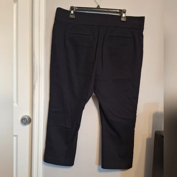St John's Bay Black Elastic Waistband Capri Pants - Picture 2 of 13